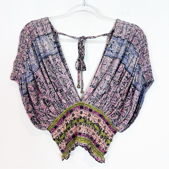 FREE PEOPLE PINK PURPLE BOHO SHORT SLEEVE DEEP V-NECK SMOCKED CROP SHIRT SMALL - Picture 4 of 9